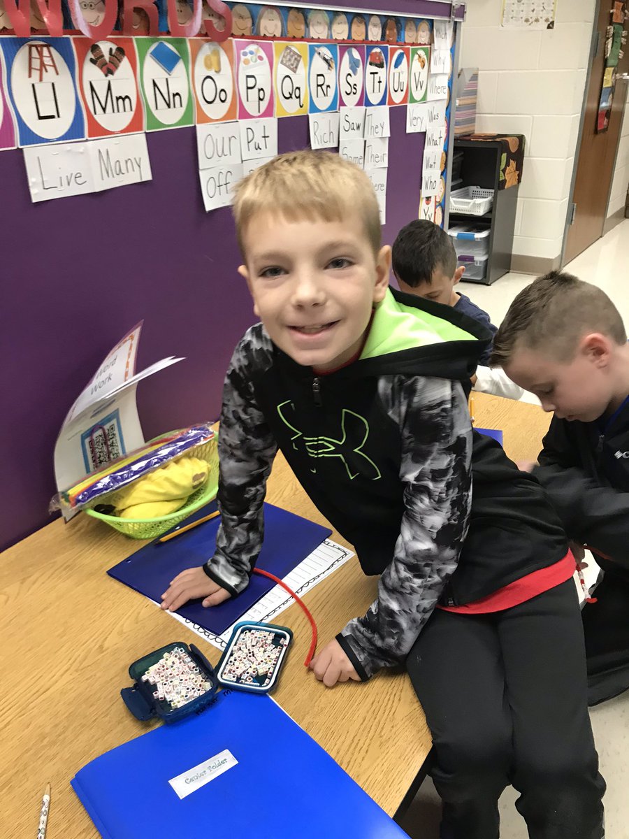 SheilaJ036's tweet photo. Practicing Red words with stringing beads!! They love it!#BeRoyal #tlap https://t.co/1q6X3ei4j8
