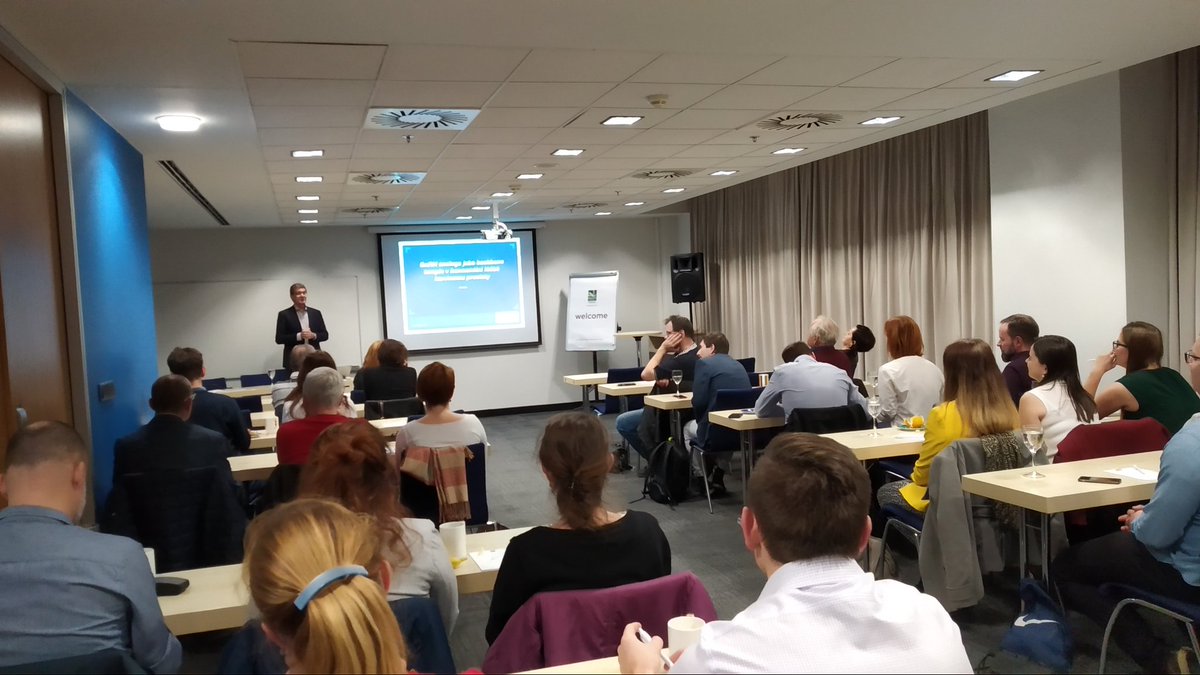 UrologieFNOva's tweet photo. V Ostravě právě začal tradiční urologický seminář. Hlavní témata: karcinom prostaty, přínos PET/CT v urologii a moderní léčba uroinfekcí. #movember #uroczech https://t.co/uGOjPgDnvy