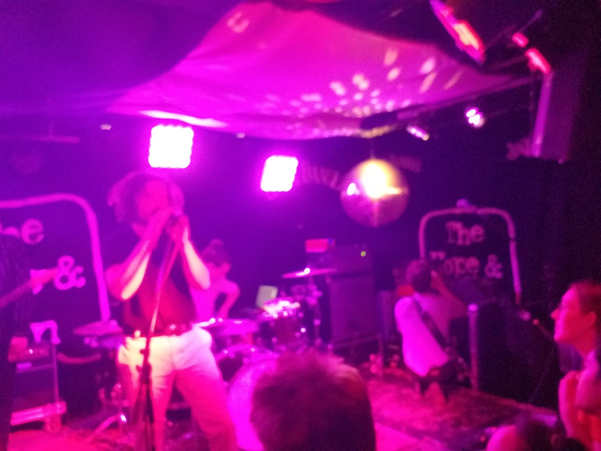 oliver_jayawant's tweet photo. @AmberRunFanClub Awesome live performances. The best band right now. https://t.co/ssTtzPMeE4