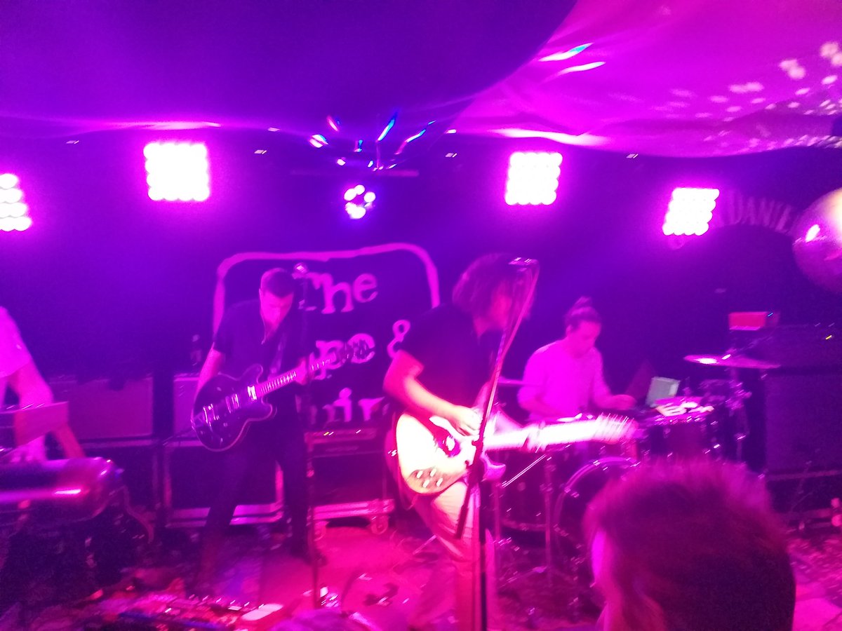 oliver_jayawant's tweet photo. @AmberRunFanClub Awesome live performances. The best band right now. https://t.co/ssTtzPMeE4