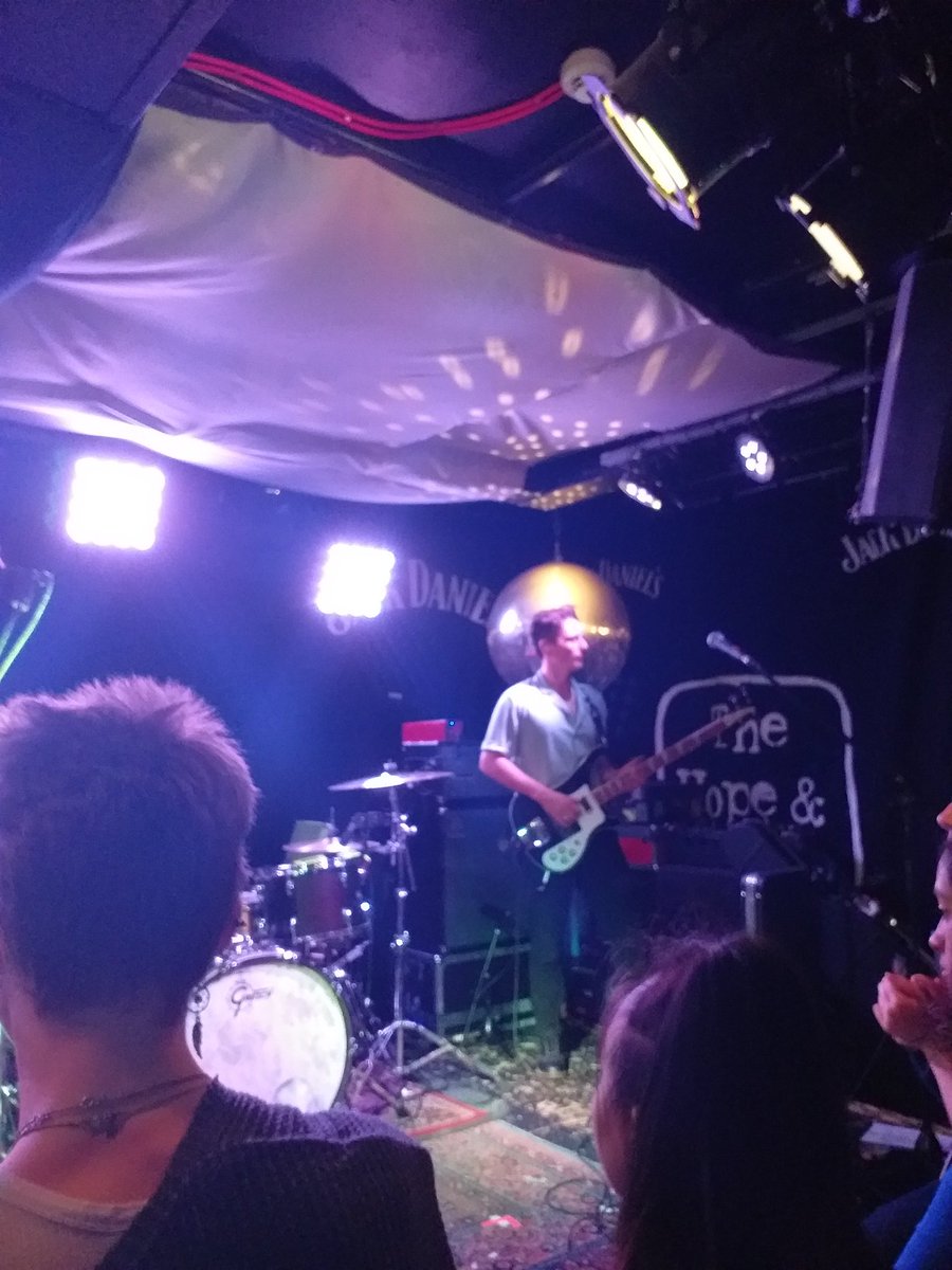 oliver_jayawant's tweet photo. @AmberRunFanClub Awesome live performances. The best band right now. https://t.co/ssTtzPMeE4