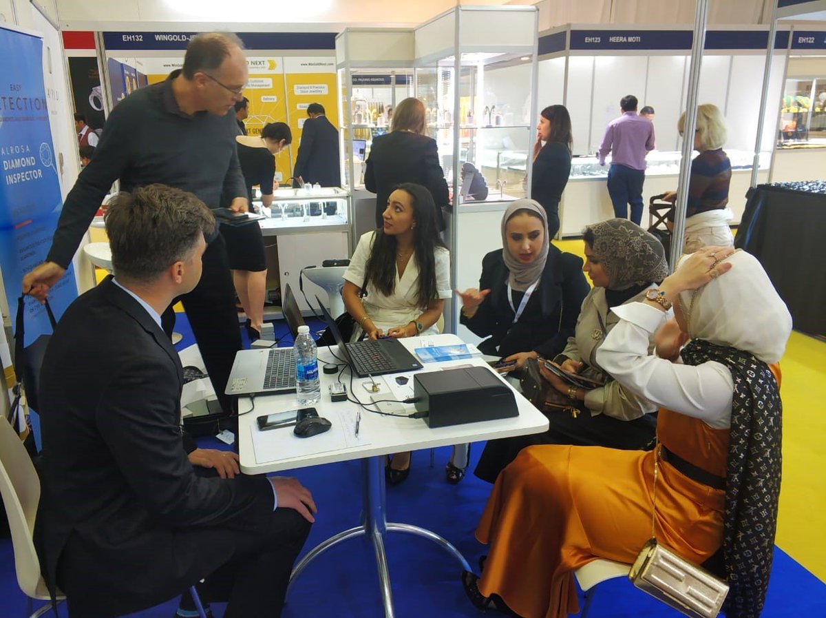 ALROSATech's tweet image. ALROSA Technology at Jewellery Arabia 2019: ALROSA Diamond Inspector catches everyone&apos;s eyes!

@jewelleryarabia #naturaldiamonds