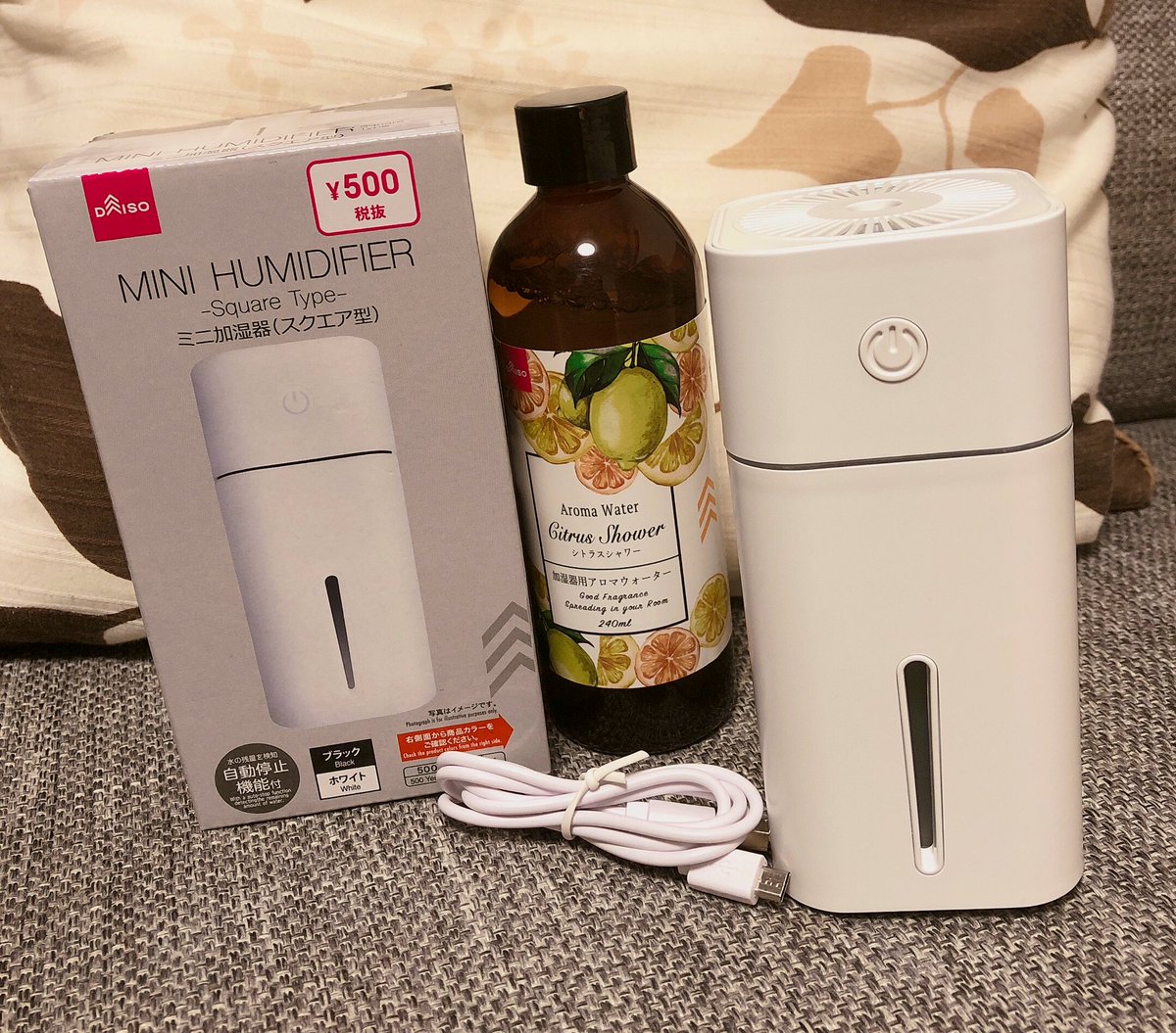 まむ 話題のダイソー加湿器買ってみた めっちゃ良い感じだった 加湿器最近欲しいなって思ってて 500円 税で買えるとは いい買い物した あとアロマウォーターもいい感じ