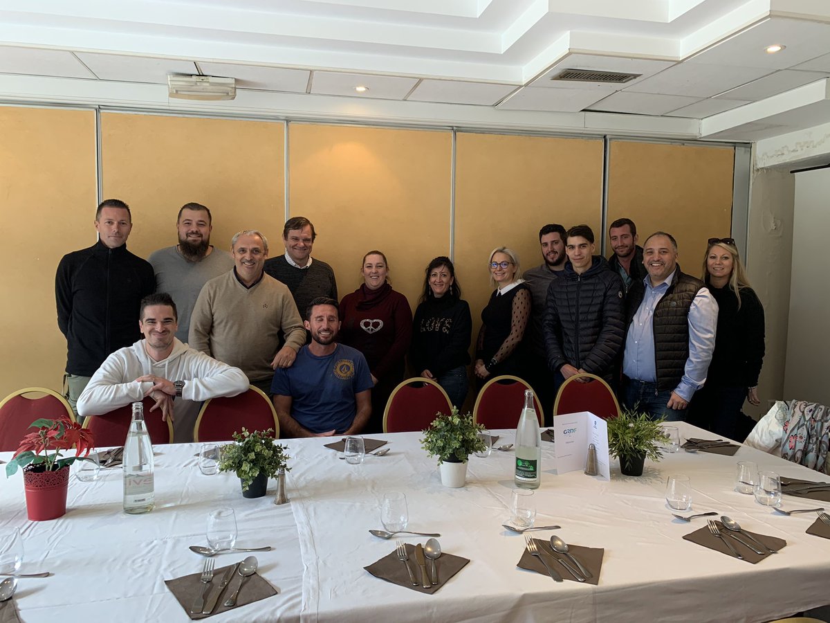 JennNiellini's tweet photo. Sensibilisation à la méthanisation avec #LAcademieDesGazVerts 🐣 Visite de la STEP de Sormiou à suivre... 👷🏻‍♂️👷🏼‍♀️🤩🍀#GRDF #GrdfSe #TousAmbassadeursDuGazVert https://t.co/PXdMW941Ej