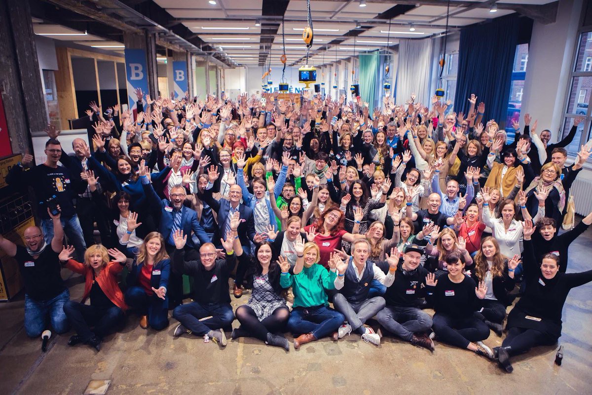 Shiny happy people auf der heutigen  #WOLC19:

So schön, daß Ihr alle da seid! ♥️
#WOL #WorkingOutLoud