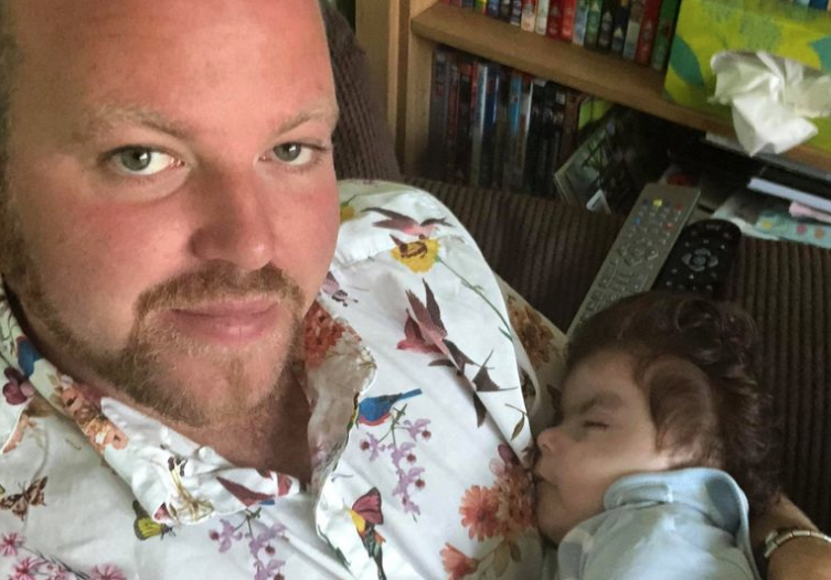 DailyMirror's tweet photo. Single super dad heartbroken after sudden death of boy, 2, he lovingly adopted
https://t.co/81ZcdOtJ2L https://t.co/e0SvH43gqQ