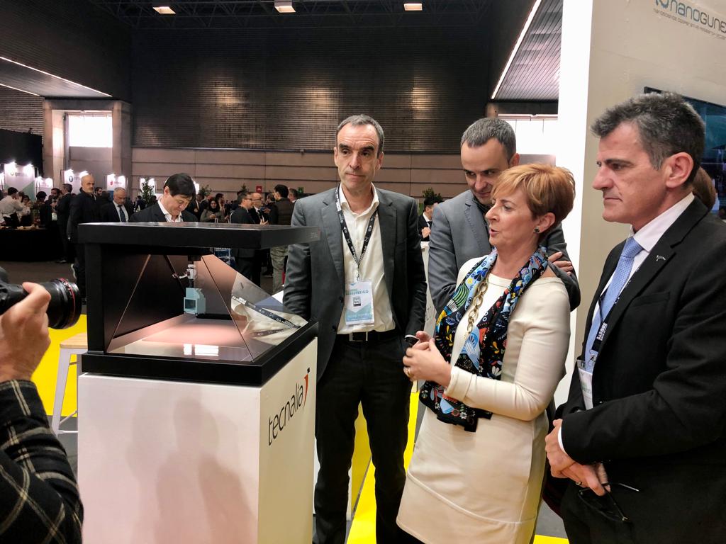 tecnalia's tweet photo. La Consejera @arantxa_tapia visitando el stand en #BasqueDigitalInnovationHub #BDIH junto a nuestros compañeros:
👉@Inaki_Sanse CEO TECNALIA
👉 @davidsancheznet Director Adjunto de #Industria y #Transporte
👉@jaormaza Director de Mercado ICT
📍#BasqueIndustry40 @BEC_Bilbao https://t.co/t525AFvrjo