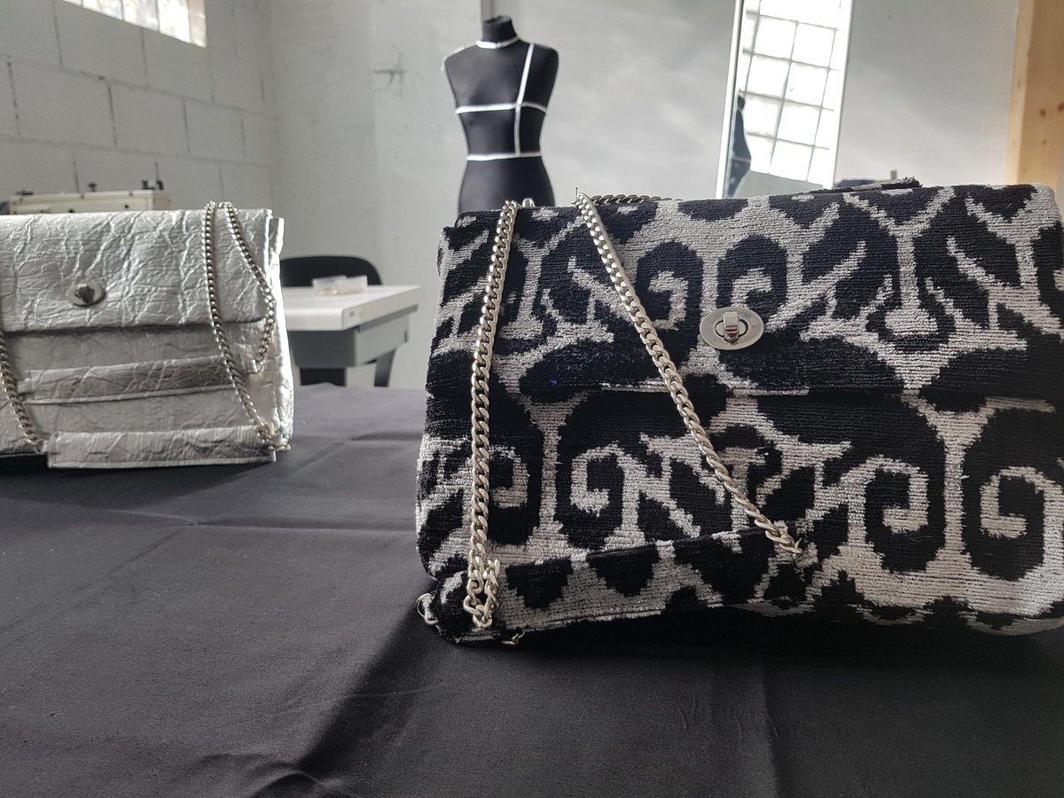 Customizando_co's tweet photo. Os dejamos una pequeña muestra del trabajo que hemos realizado confeccionado esta preciosidad de bolsos de IriBags
Bolso Florence, la novedad de esta marca preocupada por la sostenibilidad de sus productos.
Pásate por su Instagram, entra en su web y coge el tuyo
#ModaSostenible https://t.co/Ck4TTMEo7H