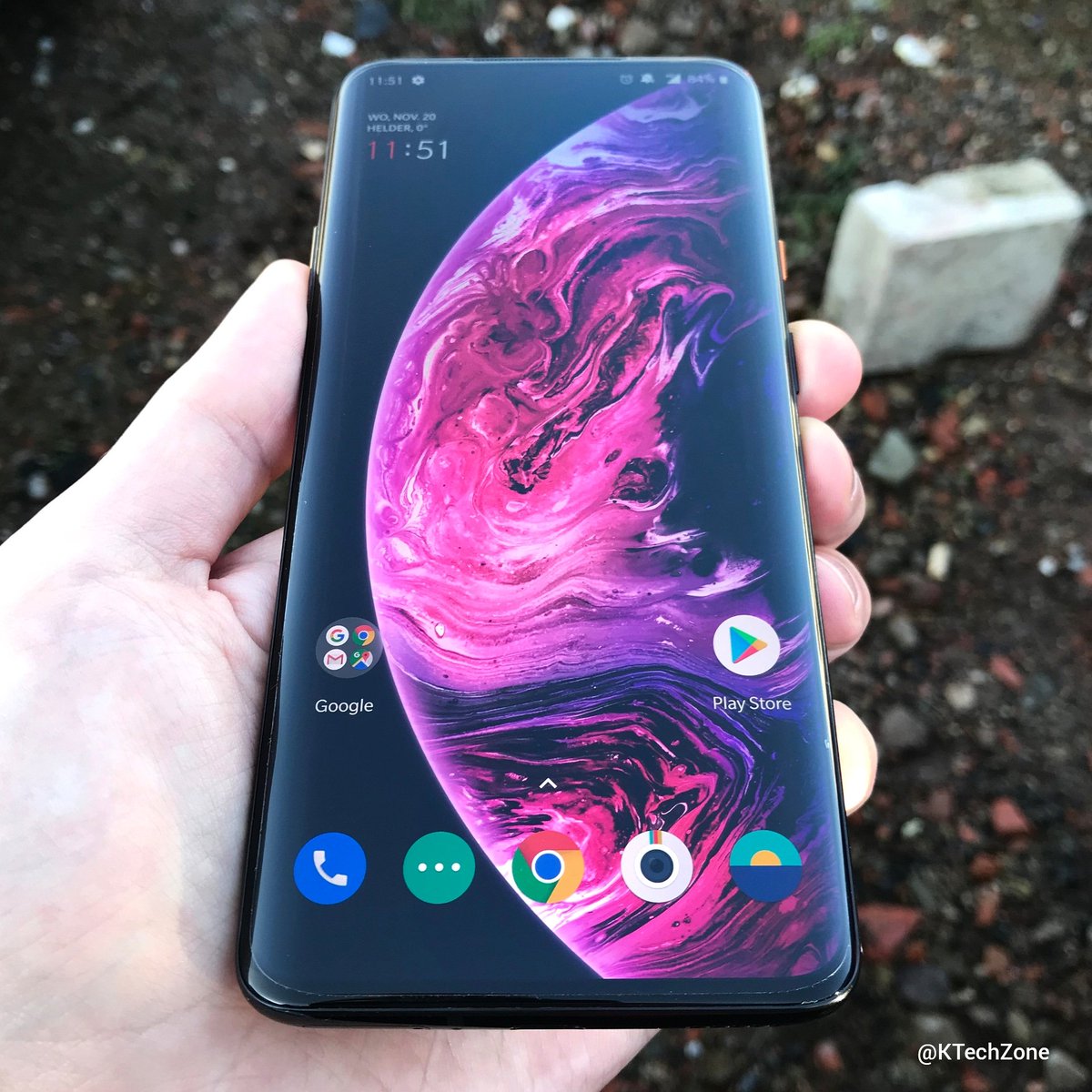 KevinDesmadril's tweet photo. This is without a doubt the best DISPLAY of 2019!🔥💥 This super #smooth 90Hz fluid amoled panel is just so GOOD🥰
#oneplus #oneplus7t #oneplus7tpro #oneplus7tpromclaren #crazyorange #orange #mclaren #neversettle #speedcar #beastmode #theearth #earth #purple #techenthusiast https://t.co/JTpSfr27kD