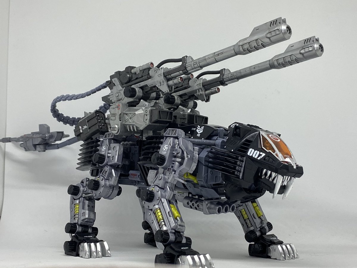 けんたん シールドライガーdcs J 完成 部分塗装とデカールを貼って 光沢トップコートで仕上げました トミー版のマーキングシールをオマージュしたデカールで最高でした ゾイド