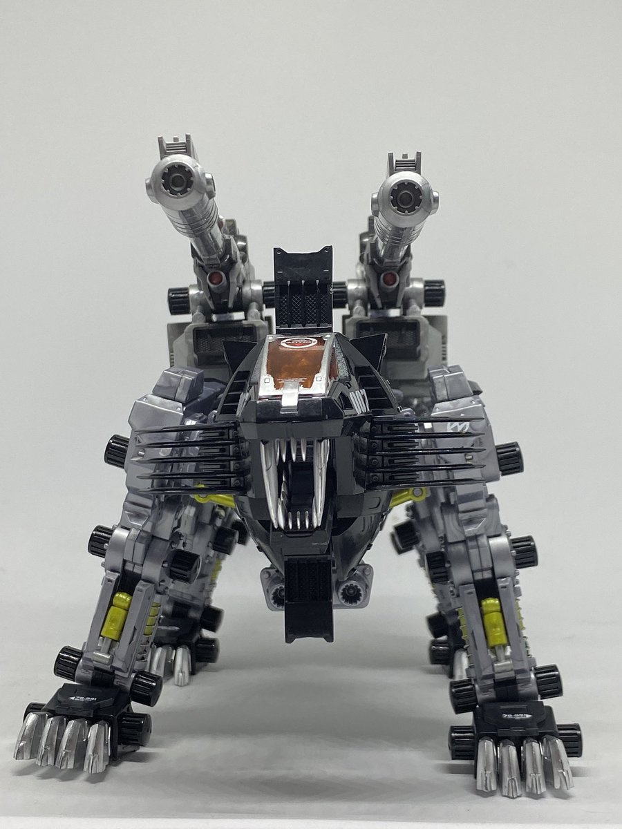 けんたん シールドライガーdcs J 完成 部分塗装とデカールを貼って 光沢トップコートで仕上げました トミー版のマーキングシールをオマージュしたデカールで最高でした ゾイド