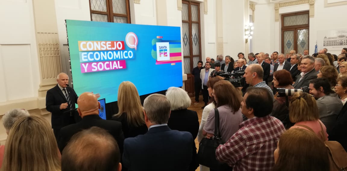 morinipedroj's tweet photo. Junto al gobernador @MiguelLifschitz, participé del cierre de actividades del @ceysSF -Consejo Económico y Social Santa Fe-, un espacio de participación de todas las instituciones productivas y sociales, construyendo consensos en materia económica y social. https://t.co/tvbxIxCfAe