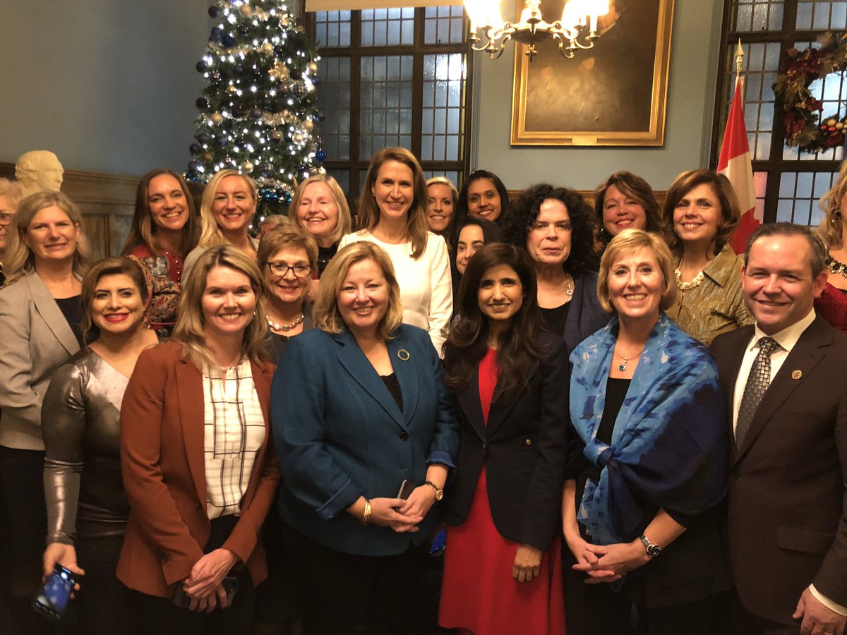 C_Mulroney's tweet photo. Fantastic night at the @ONPCWIP event! Inspiring to be in a full house of women (and men!) supporting and encouraging women to be involved in politics. #womeninpolitics #pcwip #yorksimcoe #ontario https://t.co/g1X8byRLXc
