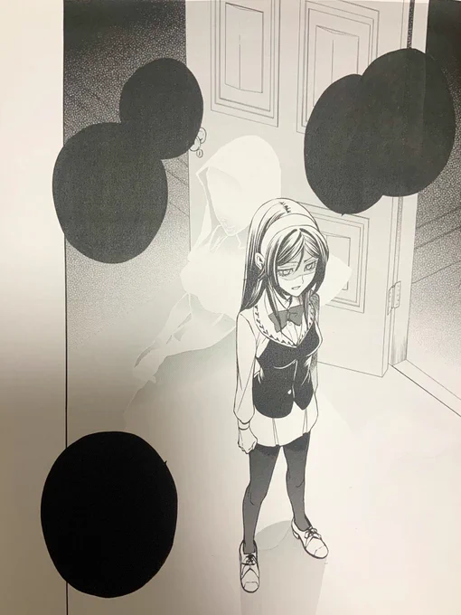 ⑩顔の下半分にトーン貼って主線消して、
 ハイライト部分もホワイト乗せることにしました。
 コピーとって主線の消え方を確認。

完了 最終的な原画。
 ホワイトの跡がゴリゴリに見えますね。
 印刷きれいに出るかな。

明後日発売の13話の原稿でした。
お付き合いいただきありがとうございます 