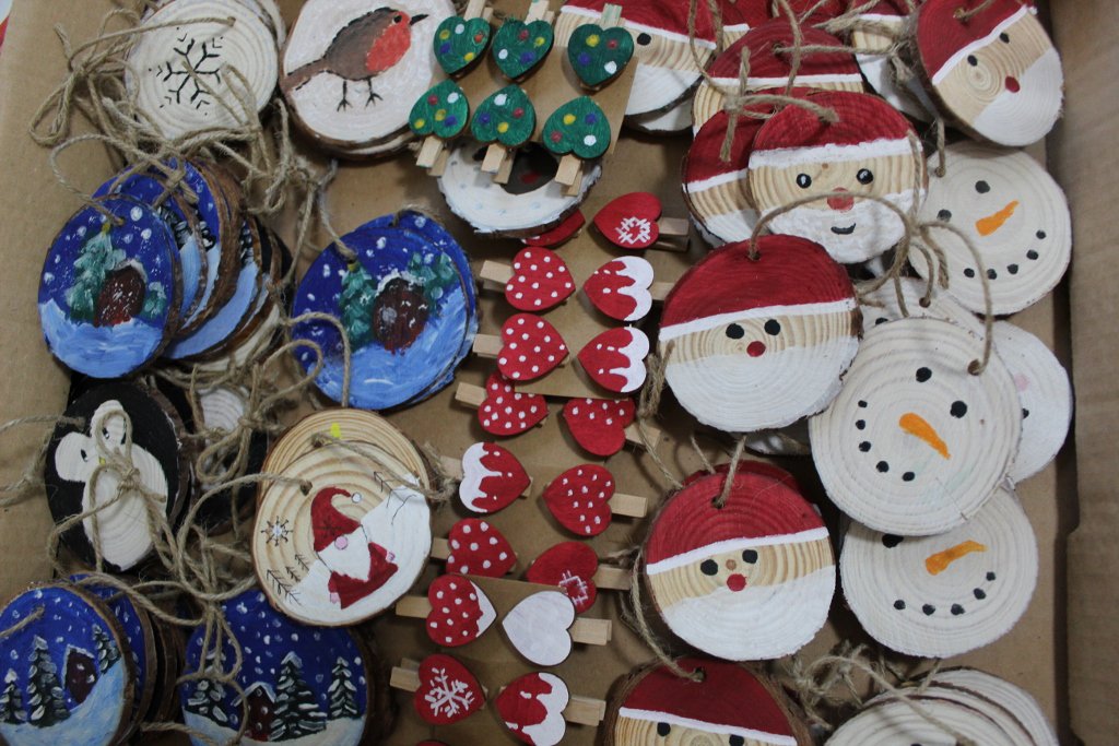 Rose_Road's tweet photo. Thank you to the fabulous volunteer elves from @OrdnanceSurvey who spent a day with us yesterday creating some Christmas stock to raise essential funds for #RoseRoad https://t.co/6uNmKj61BP