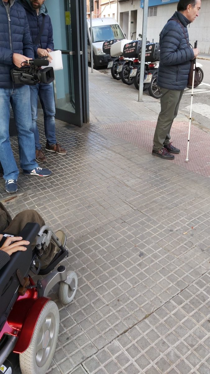 bertaangli's tweet photo. #mapathonupcterrassa #acces10 La rampa ha d'arribar a la paret https://t.co/qk6Uwm6v55