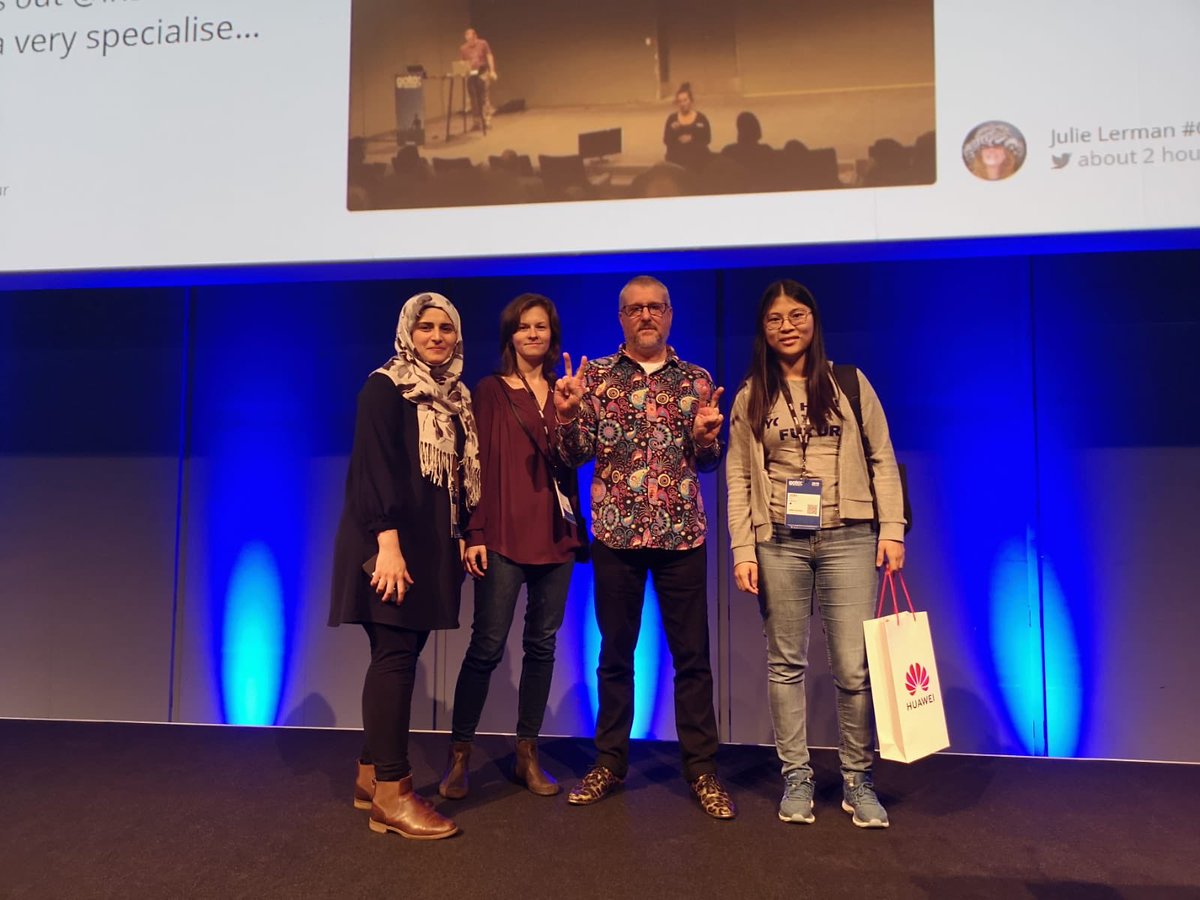 Very interesting talk HTML(how to make loveliness :) ) and how it can help with accessibility by @brucel. And why not a photo @zoeyzou0117  ;) #GOTOcph