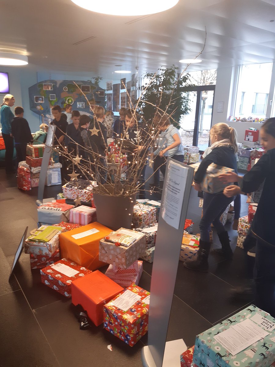 Evans720Laura's tweet photo. Year 5 @LCISchool spent #WorldChildrensDay loading our #GiftBoxAppeal boxes onto trucks #lcislifeaubonne https://t.co/Mmv7TMn4hg