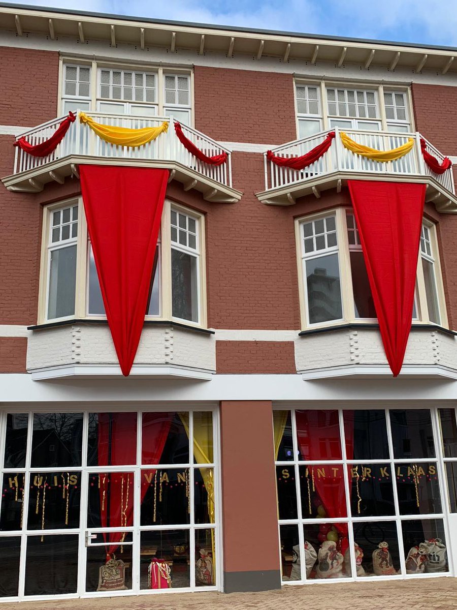 Het Hoogvliet Huis van Sinterklaas is geopend. Utrechtseweg 282 in #Arnhem. Ben je in de buurt? De toegang is gratis! #knutselpieten #sinterklaas #gezellig Openingstijden: ow.ly/5uNE50xfRtf