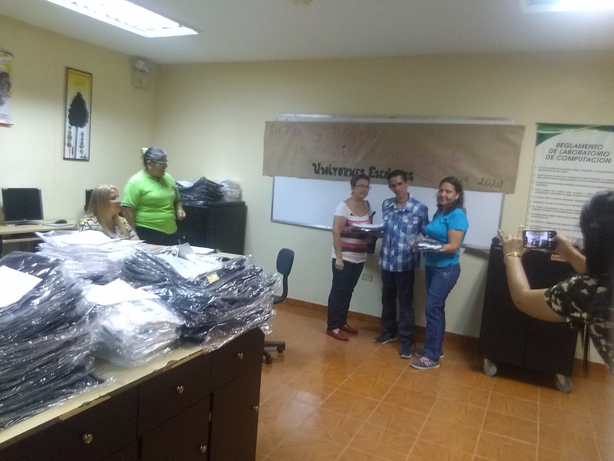 La E.B Don Samuel entrega uniformes escolares desde educación inicial hasta 6to grado <a href="/FundabitBarinas/">Fundabit Barinas</a> <a href="/FundabitBnas/">Fundabit Barinas</a> <a href="/FundabitBnas_Mb/">CBIT Barinitas I 🖥</a>