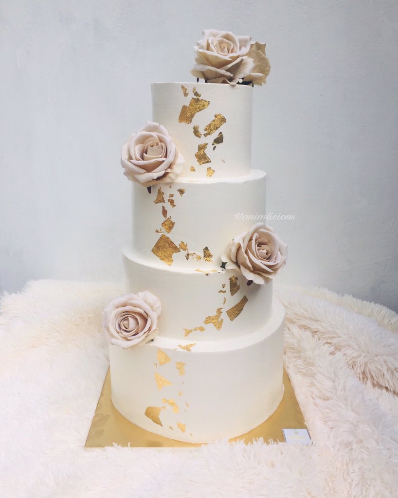 hanimnimnim's tweet photo. Hi rakyat Perlis! Dah ada ka wedding cake untuk majlis bahagia hampa? Mai risik cepat. Slot banyak hampir full dah Nov &amp; Dec. Wedding cake ni penyeri majlis tau. Penambah manis gituhh. Mai whatsapp kak nim k kita sembang 01136302570🌸😘 https://t.co/Z4vhH814OZ