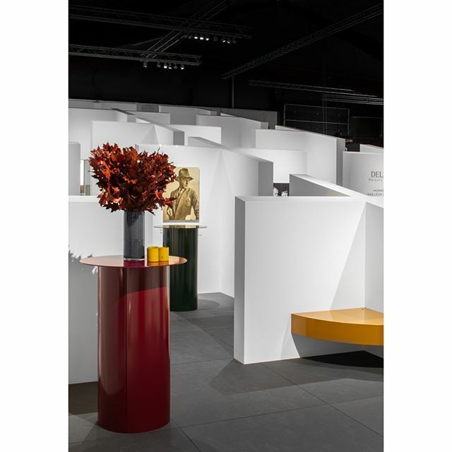 Biennale Interieur and @delenprivatebank are joining forces for the third year in a row. Last year, they honoured architect Leon Stynen with an eye-catching installation highlighting his impressive career. 📷 @jeroenverrecht - booth scenography by @fe… ift.tt/2s3YHYH