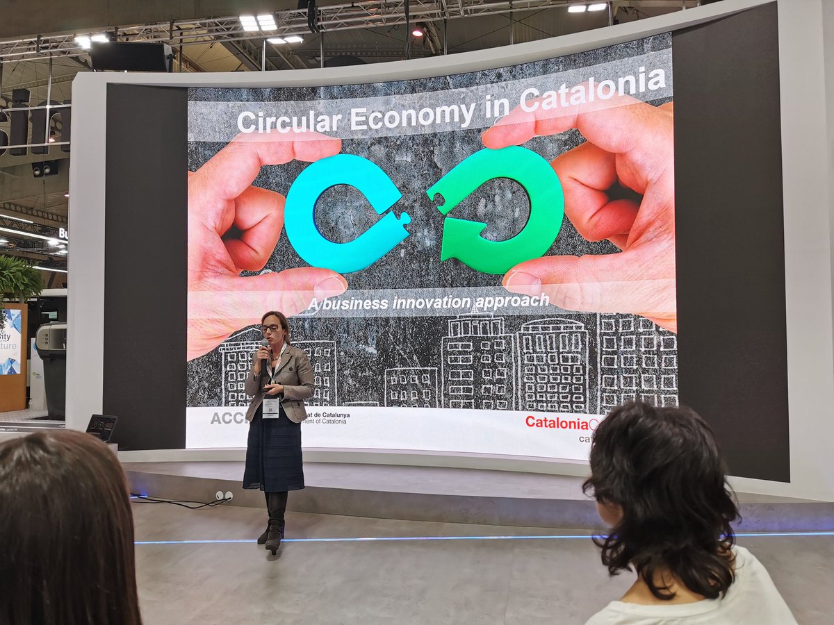 SmartCityexpo's tweet image. Packed session at the presentation of the Circular Economy Hotspot program for 2020, with Susanna Rivero @mediambientcat, and Àurea Rodríguez @accio_cat, at the @gencat stand. 
#CatalunyaCircular #CEHotspotCAT #TowardsZeroWaste #SCEWC19 #CitiesMadeOfDreams