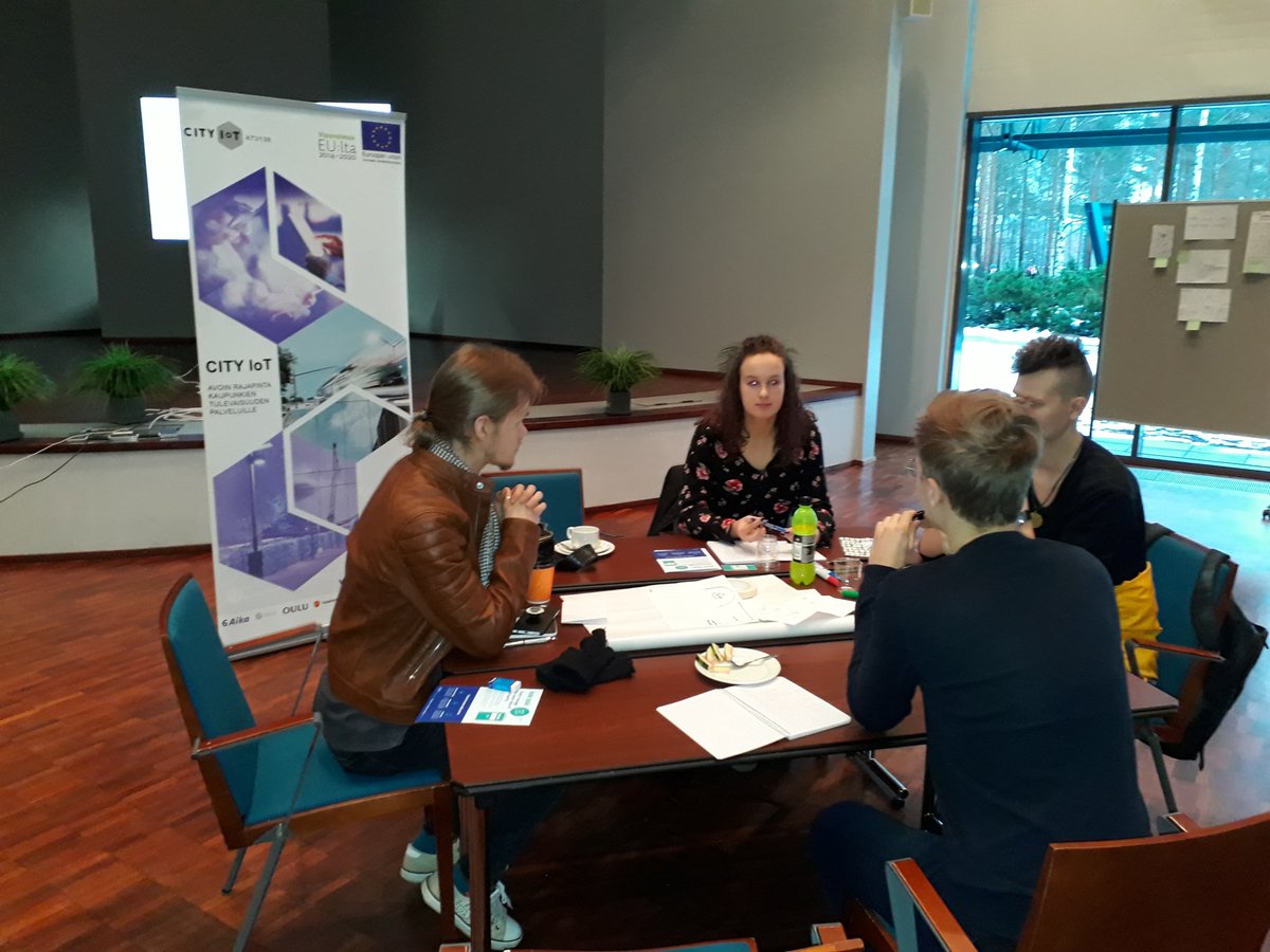 CityIoT1's tweet photo. @CityIoT1 sOULUtions tapahtumassa opiskelijat ideoivat uusia #IoT ratkaisuja! @PirjoPro @UniOulu @oulunkaupunki @oamk_ouas #6Aika https://t.co/GZhgSeHvxB