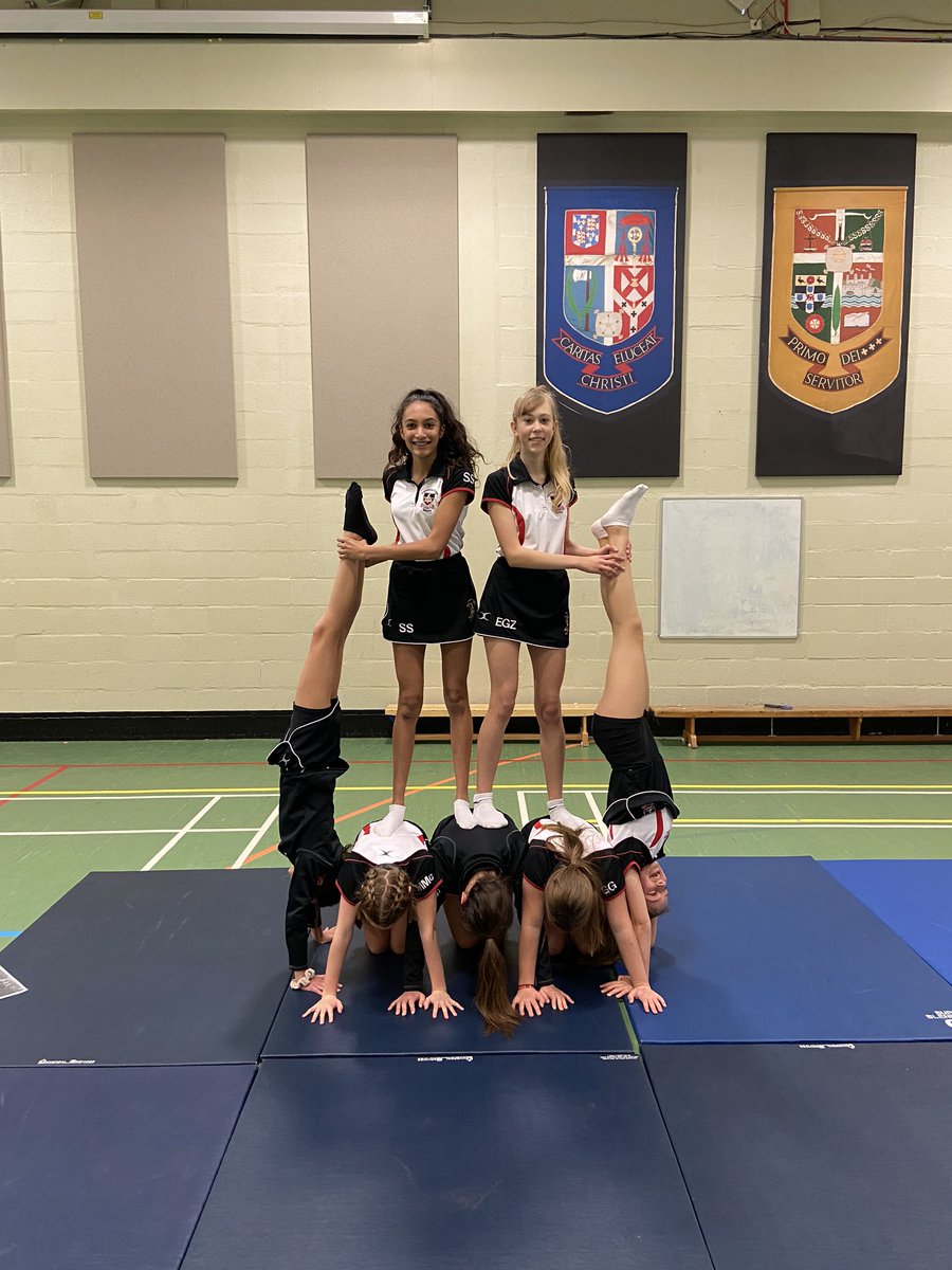 PrincethorpePE's tweet photo. Year 9 PE learning the skill of body tension in their group balances this morning #futuregymnasts https://t.co/TVoEnnaxlj
