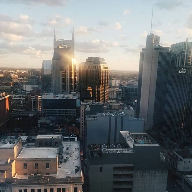 akvarnau's tweet photo. Oh hey Nashville 😉 https://t.co/Ag5poSnaYE https://t.co/IiipMVIHDy