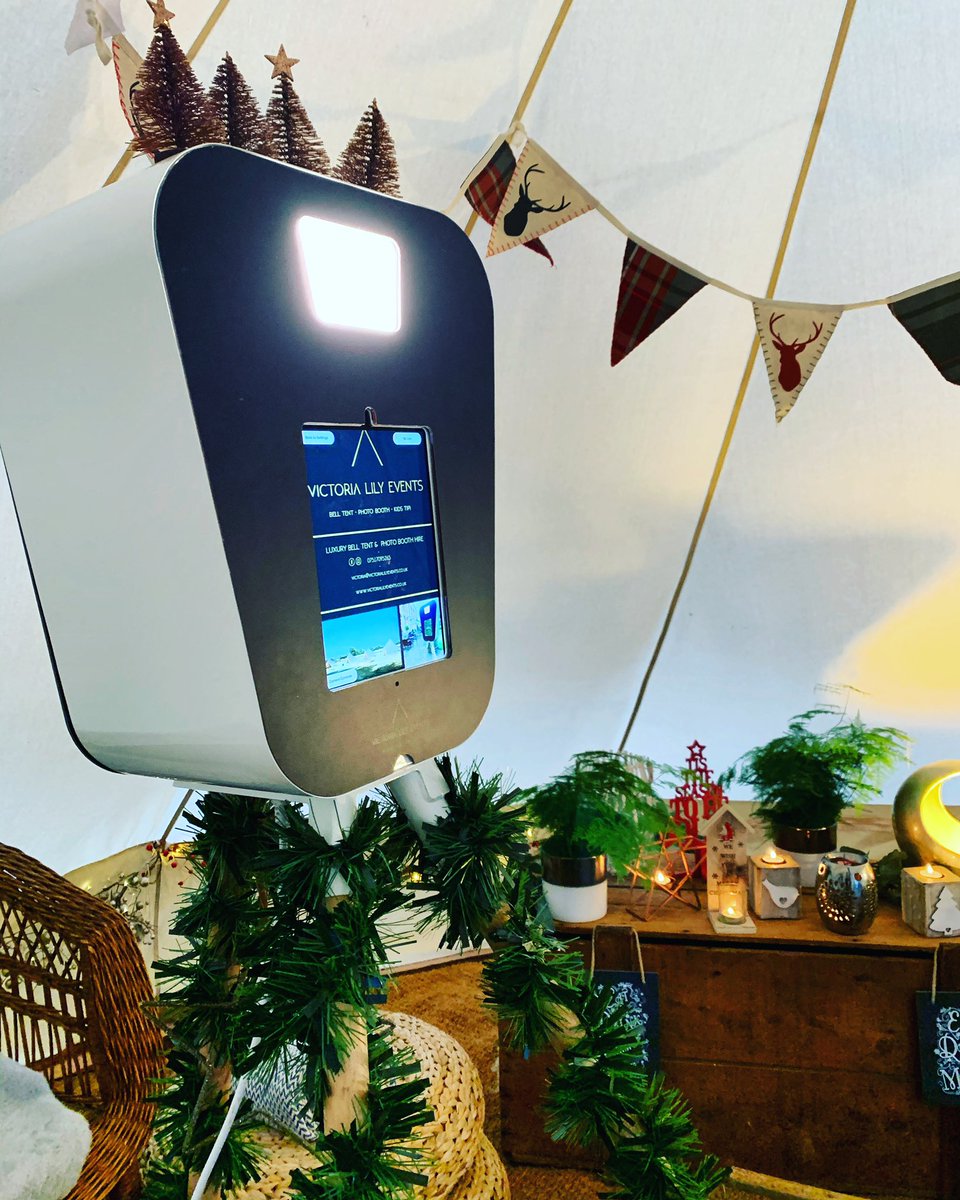 It’s Beginning To Look A Lot Like Christmas // Our Christmas Photo Booth Hire packages are the standout entertainment option for your Christmas party or event #christmasphotobooth #christmasparty #londonphotobooth #eventprofs #londonevents