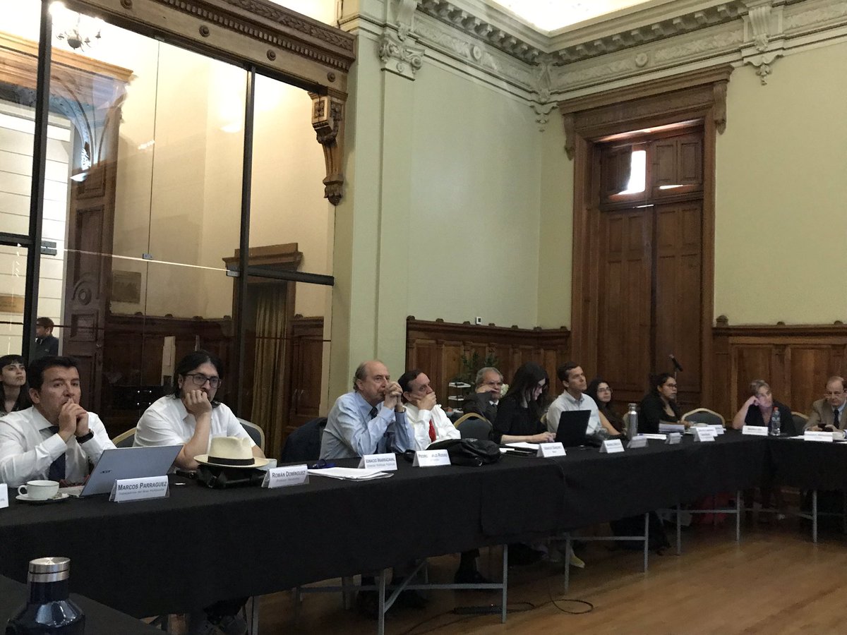 jorgesahd's tweet photo. Participando en el #ForoUC en representación de los Centros. Muy buena presentación del Decano de @UCSociologia Eduardo Valenzuela, sobre la llamada “crisis de expectativas” de la clase media. @ucatolica https://t.co/4Ly7C89JfE