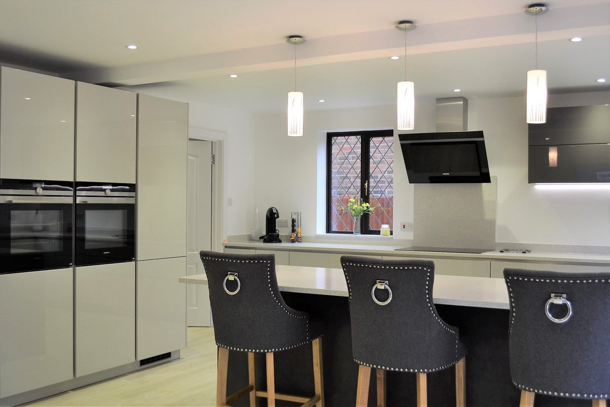 One of our projects -Handleless kitchen in light grey high gloss lacquer &amp; Concrete graphite fronts - Worktops by SileStone.

#kitchen #dreamkitchens #BeckBromFL #worktops #kitchens #westwickham #beckenham #bromley #sanderstead #croydon #handlelesskitchens #decor #luxurykitchens