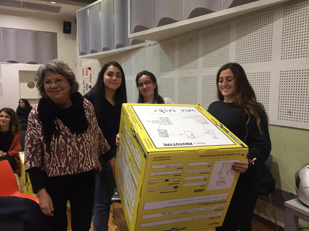 FundacioFidem's tweet photo. #EmprenLab
🏅 Aquí tenim el projecte guanyador!
Una app per facilitar a la gent gran i amb mobilitat reduïda el transport pel barri, controlada directament per veu.
Enhorabona, heu entrat al Programa d'#Emprenedoria de FIDEM! https://t.co/lhJo4Si3Hg