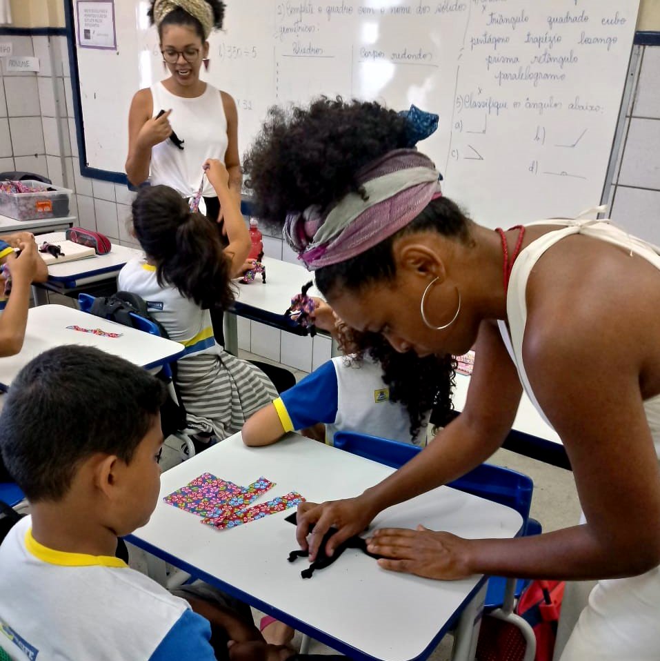 ActionAidBrasil's tweet photo. Para a ActionAid, o #DiaDaConsciênciaNegra é todo dia. Ao longo de 2019, nosso trabalho com contou com uma série de ações sobre representatividade racial e autoestima envolvendo as crianças e suas famílias. Junte-se a nós: https://t.co/AgyJwZzRKD
#MudeUmaVida #MudeOMundo https://t.co/vAlpfEKmxQ