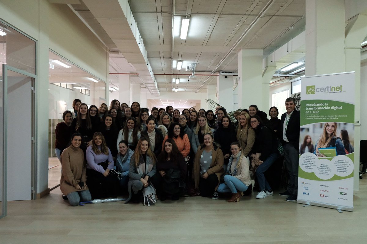 CertificaTICnet's tweet photo. Recibimos la visita de las alumnas de Ciclo Formativo de Grado Superior en Administración y Finanzas de @albaydar @dlopezserrano y @educaoca les explican la importancia que las #CompetenciasDigitales tendrán en su futuro profesional
#CentrosCertinet #DíaUniversalDelNiño #Certinet https://t.co/kYCElLZJUd