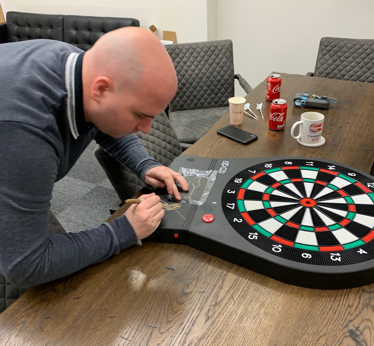 TargetDarts's tweet photo. Win a signed Nexus board and set of Gen 1 soft tip darts used by Rob Cross himself on his visit today. Like and share this post to enter. **YOU MUST BE FOLLOWING THE Target Darts ACCOUNT TO WIN!

Winner announced Friday, 6th December- good luck! https://t.co/iL7oVX7GK8