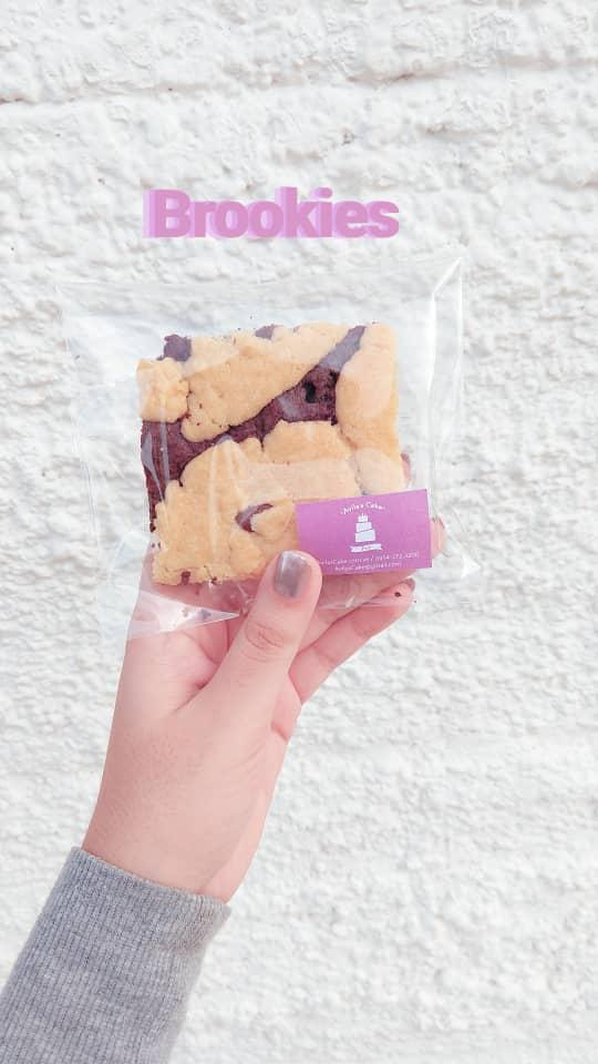 proyectousad's tweet photo. Les queremos recordar que hoy es nuestro Stand de comida en la feria de la Unimet, aquí les dejamos unas cuantas foticos de algunos productos que estarán en el Stand 😀😀🙉. Muchas gracias a @AvilasCake por su invención, el Brookie, una combinación de Brownie y galleta 😜😝 https://t.co/6efHHal9b8