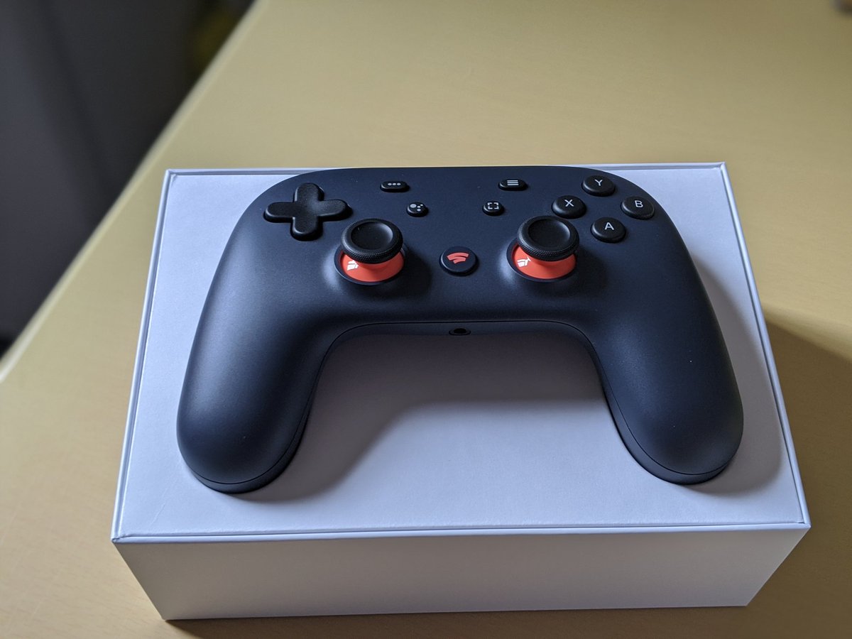 Andy_AVFC_Hanna's tweet image. It's here !! #stadia #FoundersEdition  now for one of the best bits......unboxing and setup ! 😍❤️
Also got to say love the controller , has a great weight to it !
