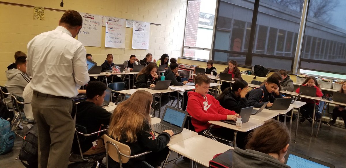 CASDScott's tweet photo. Mr. Noonan was using Google Classroom with his students. The students were excited that they had the opportunity to use their chrome books. https://t.co/7PKDtqEkJM