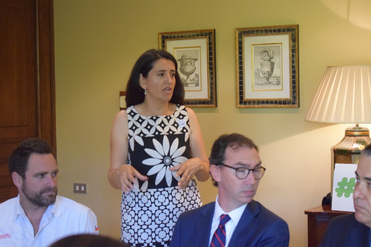 El jurado nacional de Los Creadores se reunió para revisar ✍️ los proyectos de los ganadores regionales de nuestro premio de talento digital💡💻 y evaluar cual será el gran ganador 🏆 que conoceremos en la ceremonia que realizaremos el 11 diciembre 😱.