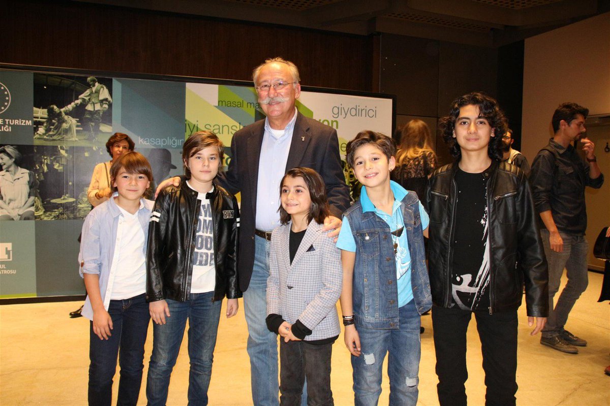 Arkadaşım Ege'nin devlet tiyatorsundaki oyununun promiyerini izlemeye gittik 😊 Harika bir oyundu tebrikler Ege 👏😊