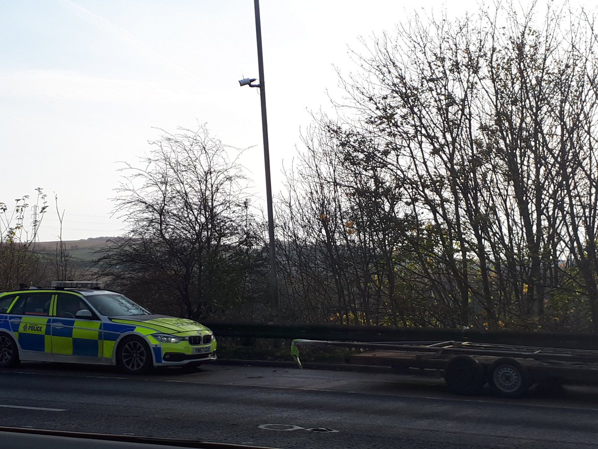 HighwaysNEAST's tweet photo. #TrafficOfficers stopped the vehicle towing this trailer on the M1 in South Yorkshire. Defects included no brake-away cable, no spray suppression, generally in poor condition and a driver without a licence to tow. As part of #RoadSafetyWeek2019 @SYPOperations attended. https://t.co/c8NVewYvRx