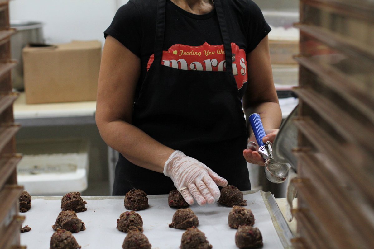 MarcisBakery's tweet image. A sneak peek behind the scenes.... making bites is a labour of love ❤️❤️❤️

#hamont #marcimade #marcisbakery #shoplocal #smallbiz