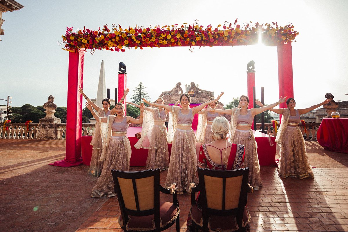 LaiaSegui's tweet photo. Danzas llenas de cultura y tradición
•
•
•
Pic by @maria_missaglia
•
•
•
#MenorcaEvents #LaiaSegui #Wedding #Sangeet #WeddingPlanner #EventPlanner #SummerWedding #BailesTradicionales #InternationalWeddings #BodasCulturales #Menorca #Danzas https://t.co/9TcJixjKBd