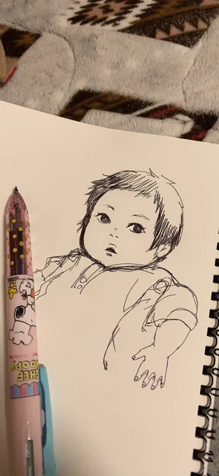 母が見てくれているので、横になりながらかきかき。
私の目は娘ちゃん世界一可愛いフィルターがかかっているので多分娘ちゃんなので美化されてる。
だって娘ちゃんは世界一可愛いからな!!!!仕方ない!!!!! 