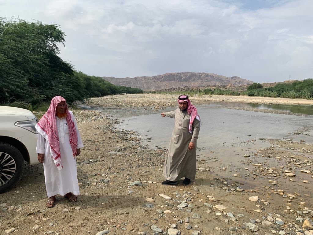 MBldibarq's tweet photo. أثناء وقوف رئيس المجلس البلدي الاستاذ محمد إبراهيم البارقي وعضو المجلس البلدي الاستاذ جابر حسن الربعي على طلبات الأهالي بقرية المروات والضرس ومتعة بجمعة ربيعة https://t.co/wJsNcS328e