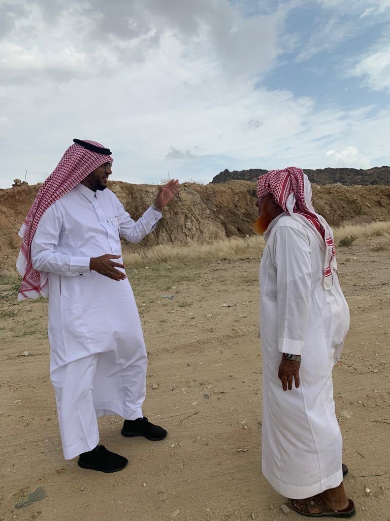 MBldibarq's tweet photo. أثناء وقوف رئيس المجلس البلدي الاستاذ محمد إبراهيم البارقي وعضو المجلس البلدي الاستاذ جابر حسن الربعي على طلبات الأهالي بقرية المروات والضرس ومتعة بجمعة ربيعة https://t.co/wJsNcS328e