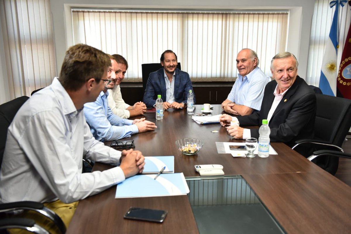 Continúa el proceso de #TransiciónSalta.
Baltasar Saravia se reunió hoy con Lucio Paz Posse y Andrés Vuceracovich, representantes de Aguas del Norte; y Luis María Garcia Salado y Wanni Caramela por parte del gobierno entrante.