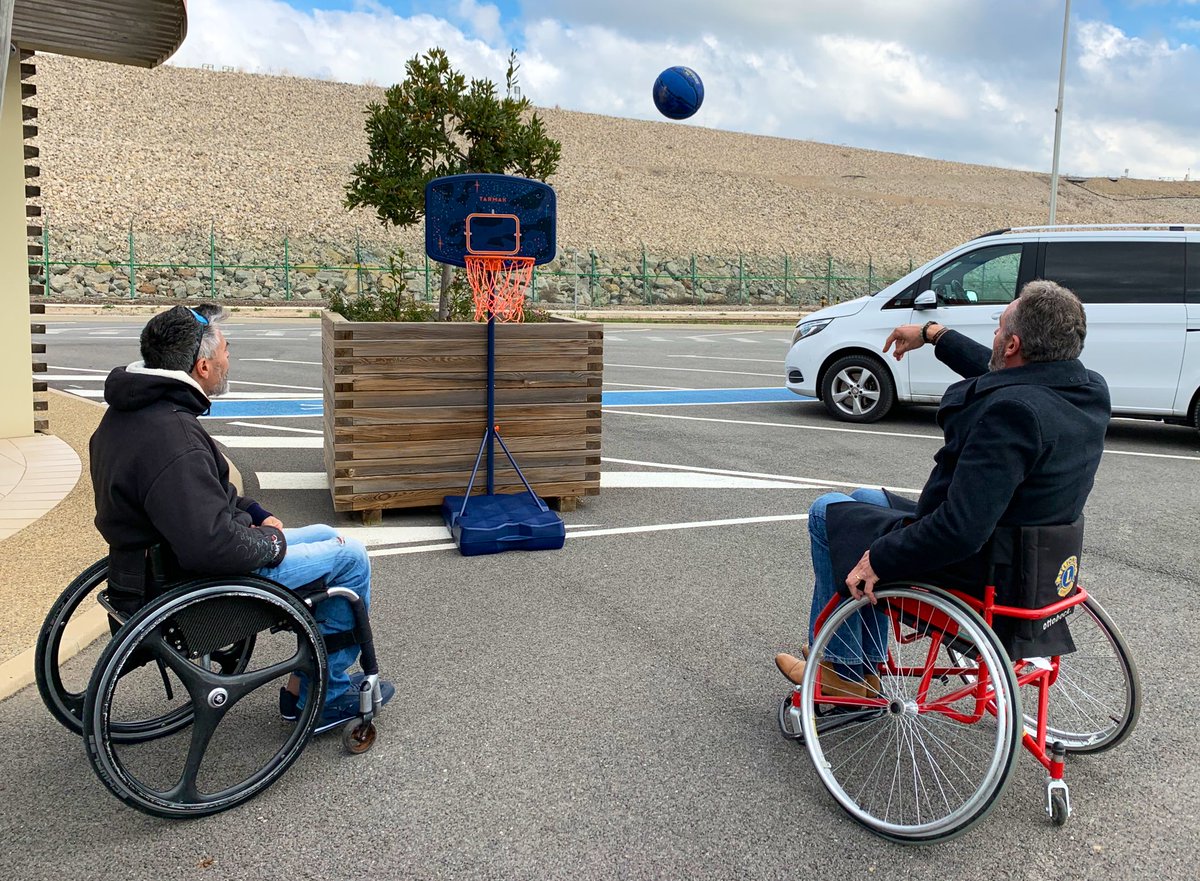 Oranomalvesi's tweet photo. Merci 🙏 à l'équipe du Handi Athlètes #narbonne Méditerranée #hanm et à son Président, Julien Calmon @CalmonJu  pour leur engagement &amp; intervention pour sensibiliser au #Handicap  durant la #SEEPH2019   #diversité #QVT #partenariat #handisport #malvési 🏀👨🏻‍🦽🧑🏾‍🦽👩🏼‍🦽🚴🏼‍♂️ https://t.co/8D5HxqetuT